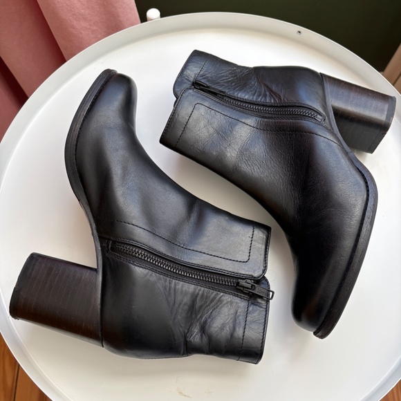 Like NEW Frye Addie Double Zip Boot - Picture 3 of 9